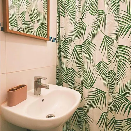 By Avenida Da Liberdade * Lissabon